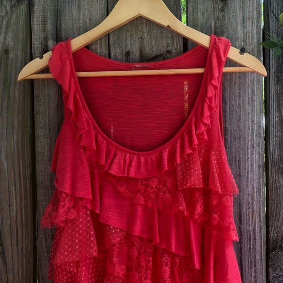 🌺 Lacey layers tank top 🌺 - Picture 3 of 9